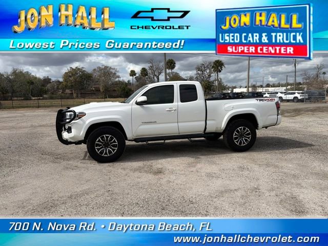 Used 2022 Toyota Tacoma TRD Sport w/ TRD Premium Sport Package AWD/4WD image 4
