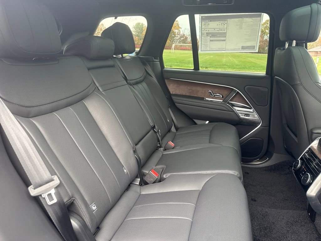 New 2025 Land Rover Range Rover SE image 18