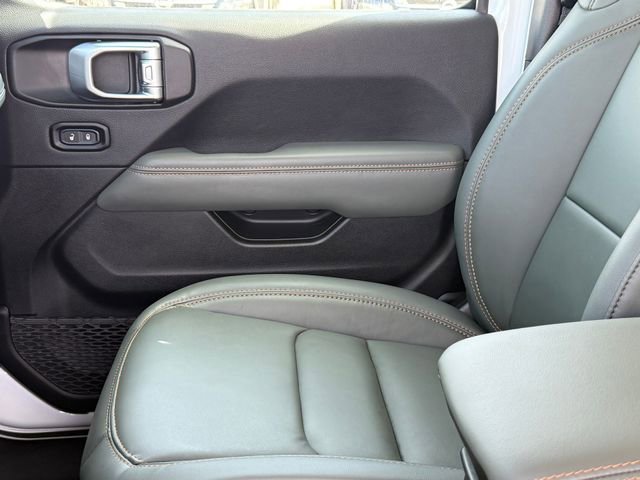 Used 2025 Jeep Gladiator Mojave image 11