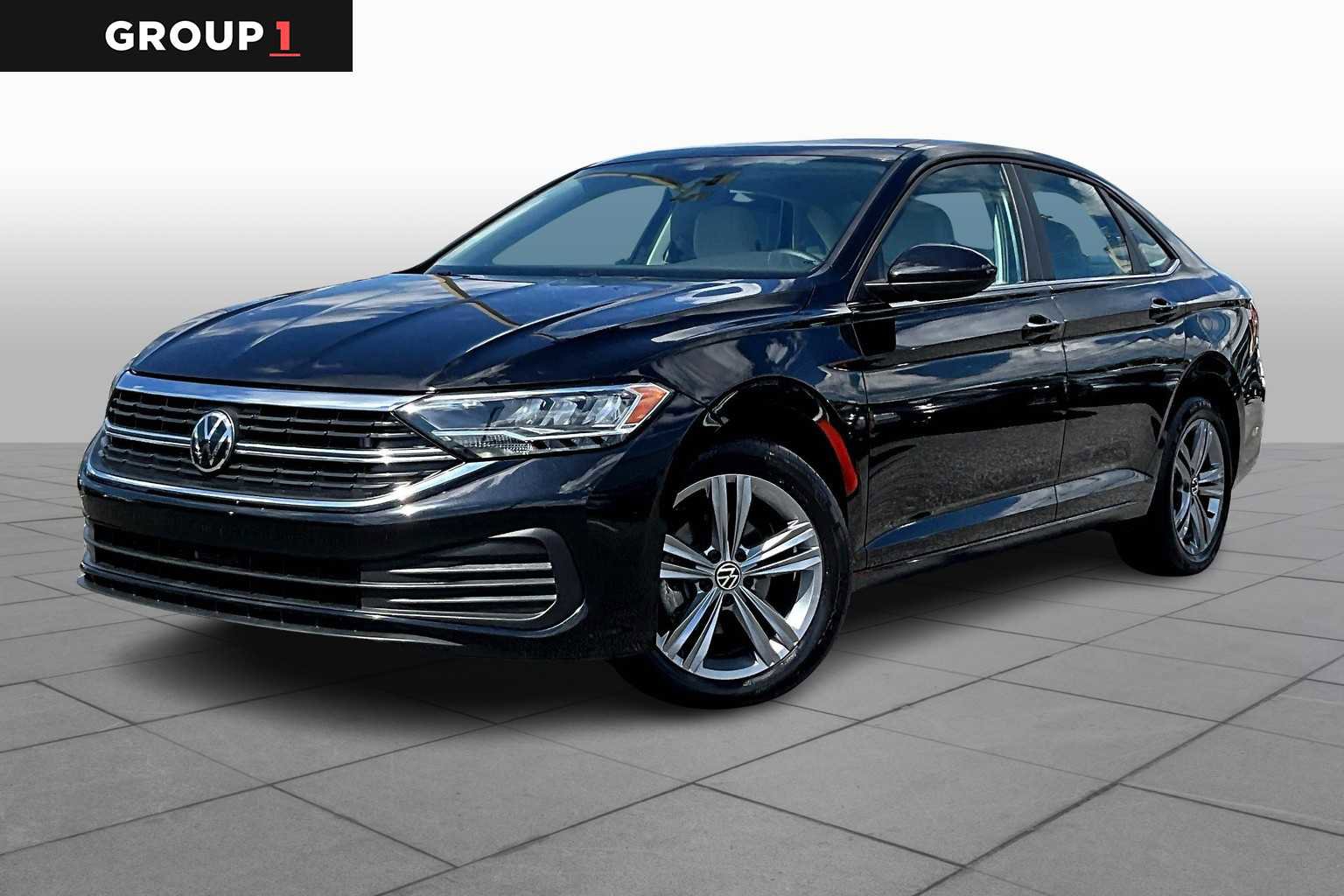 Used 2024 Volkswagen Jetta SE w/ Panoramic Sunroof Package