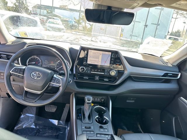 Used 2022 Toyota Highlander XLE image 14