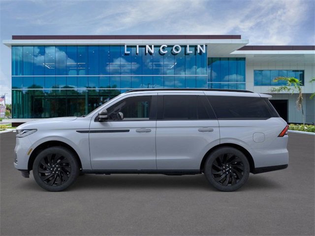 New 2025 Lincoln Navigator Reserve w/ Jet Appearance Package image 3