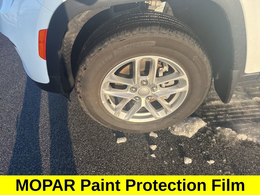 Used 2025 Jeep Grand Cherokee Laredo X image 11