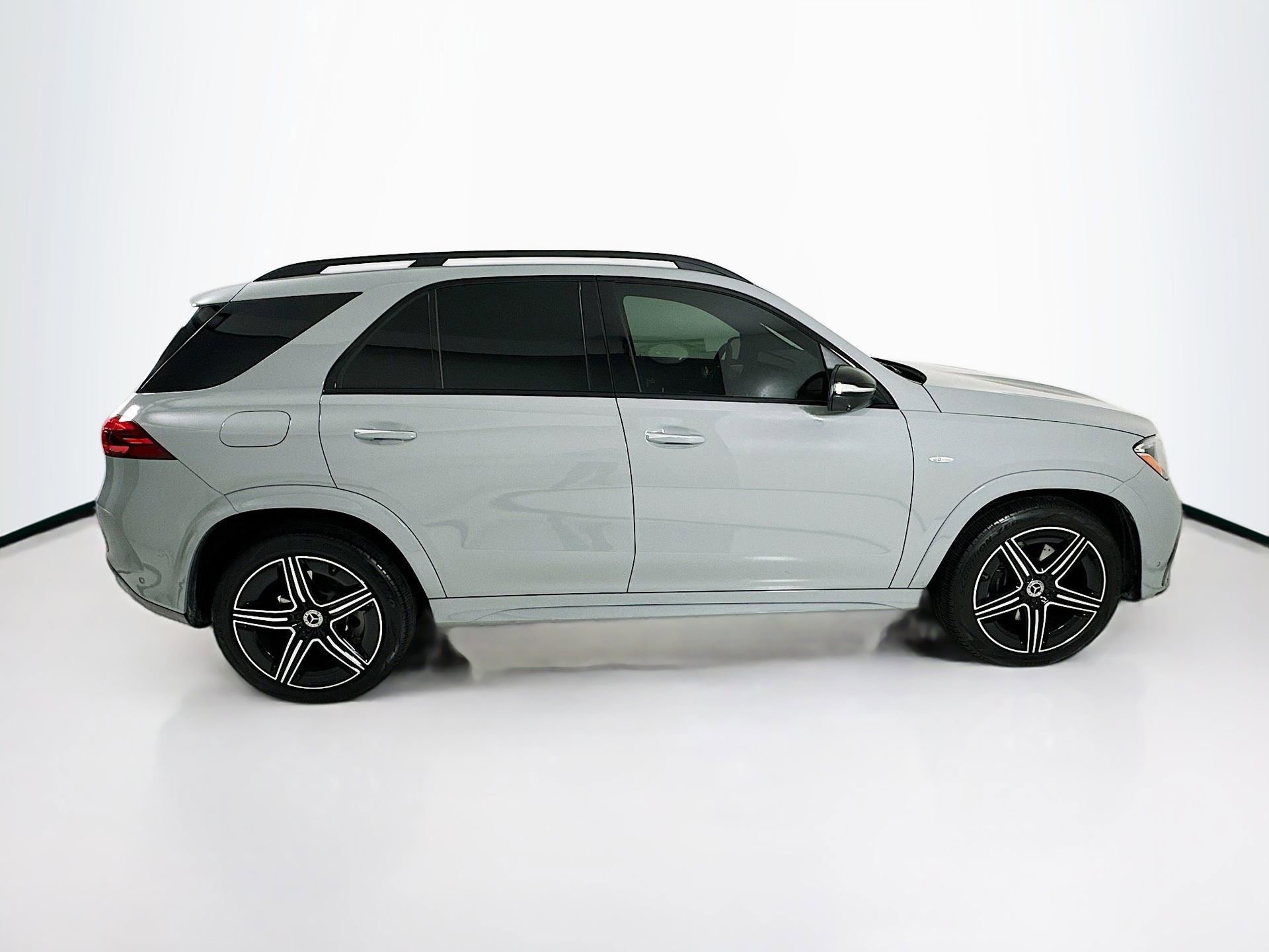 Used 2025 Mercedes-Benz GLE 450e 4MATIC image 9