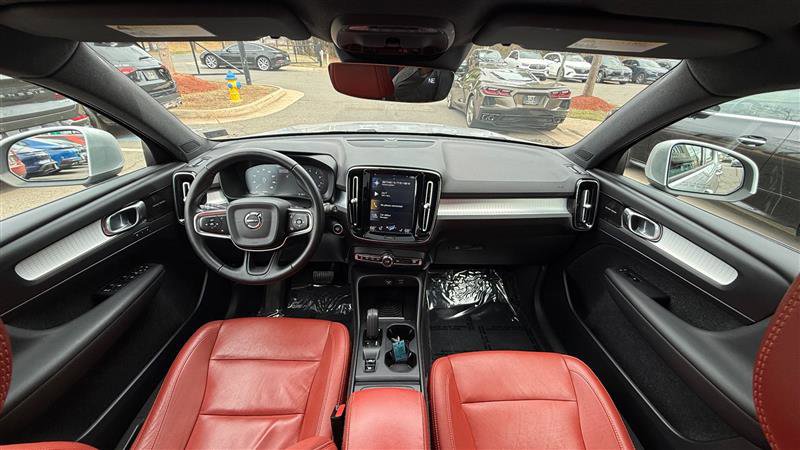 Used 2019 Volvo XC40 T5 Momentum image 22