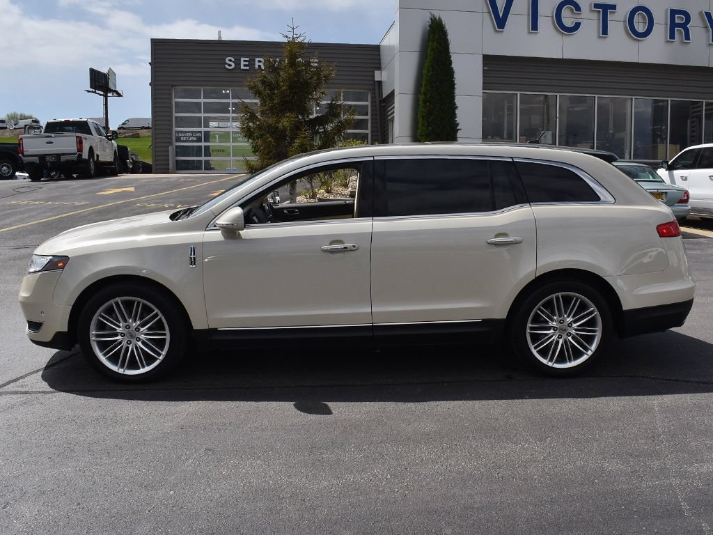 Used 2018 Lincoln MKT AWD w/ Technology Package image 2