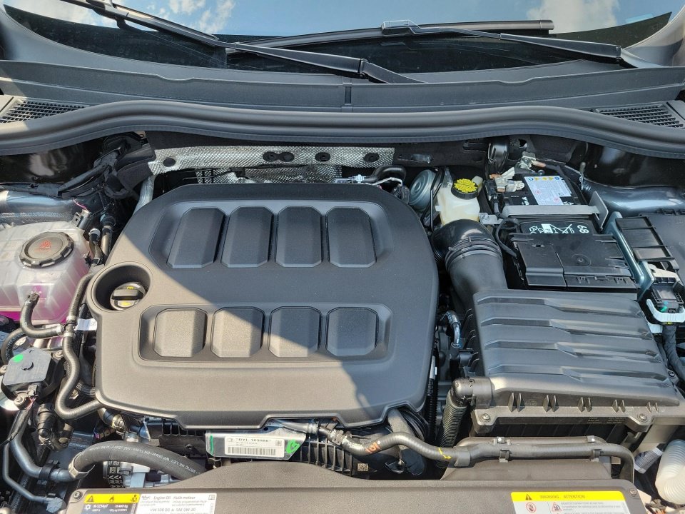 New 2026 Volkswagen Tiguan SE R-Line FWD image 16