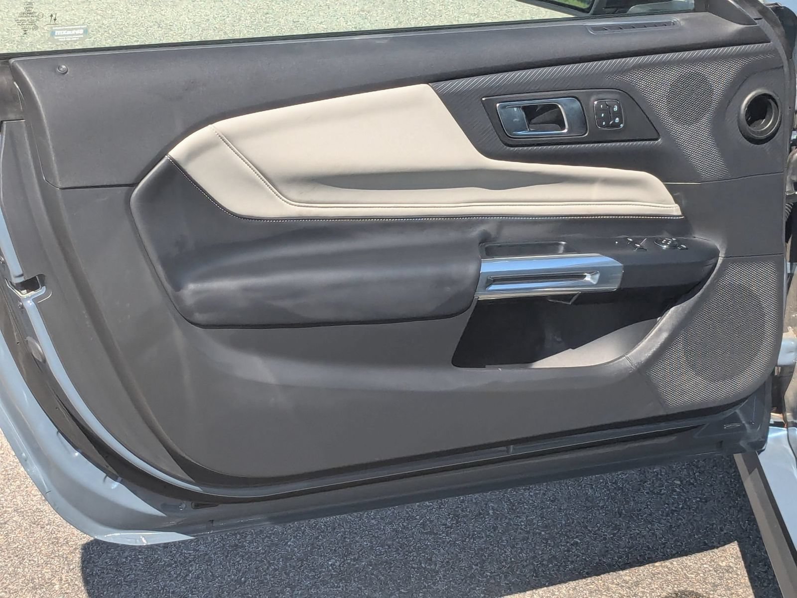 Used 2025 Ford Mustang Premium RWD image 11