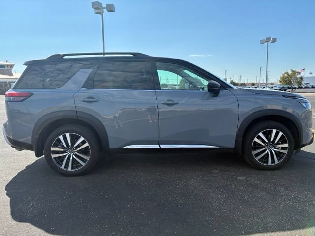 Certified 2025 Nissan Pathfinder Platinum w/ Cargo Package FWD image 7