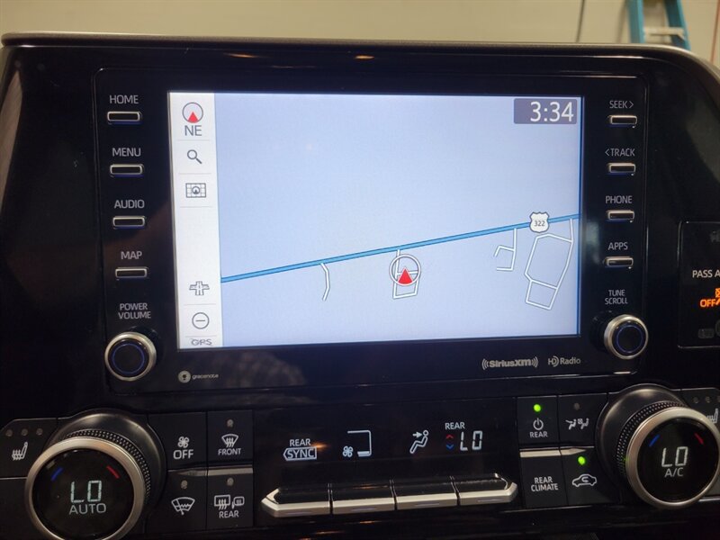 Used 2021 Toyota Highlander XLE AWD/4WD image 40