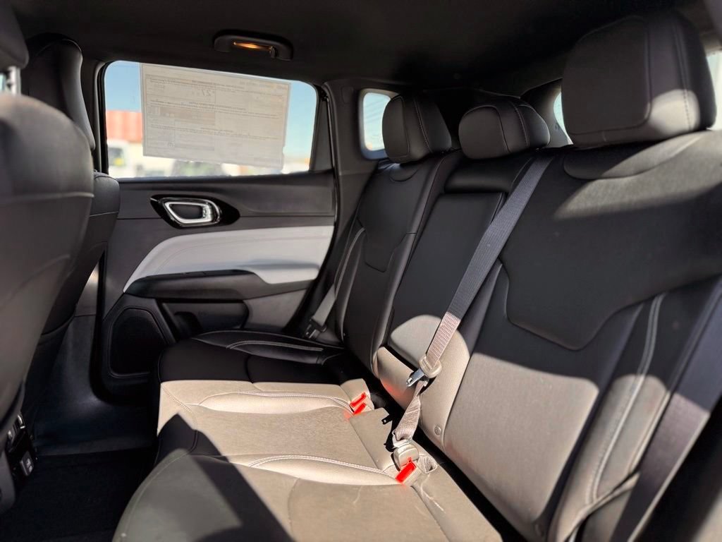 Used 2025 Jeep Compass Limited w/ Sun & Sound Group AWD/4WD image 6