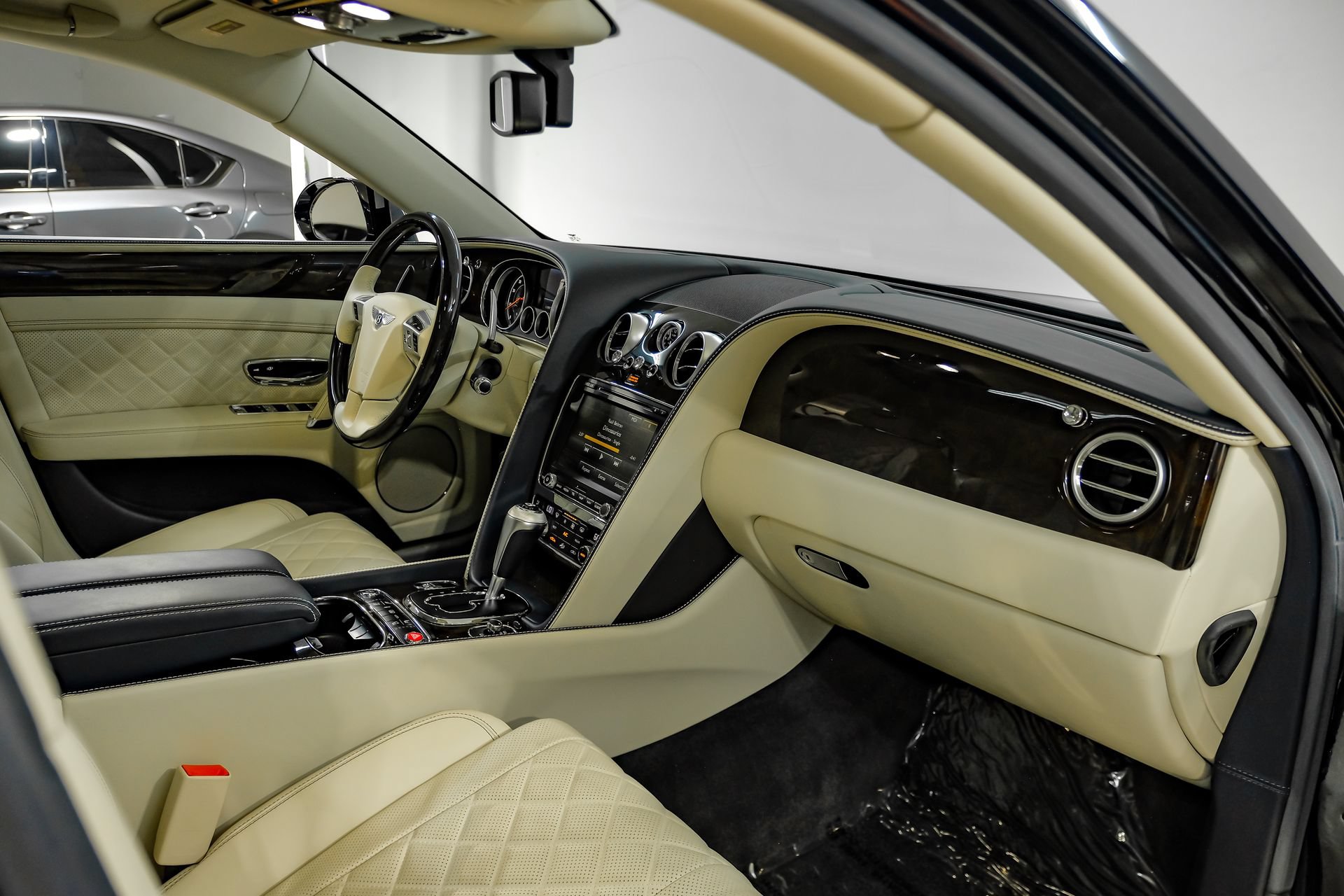 Used 2018 Bentley Flying Spur W12 AWD/4WD image 21