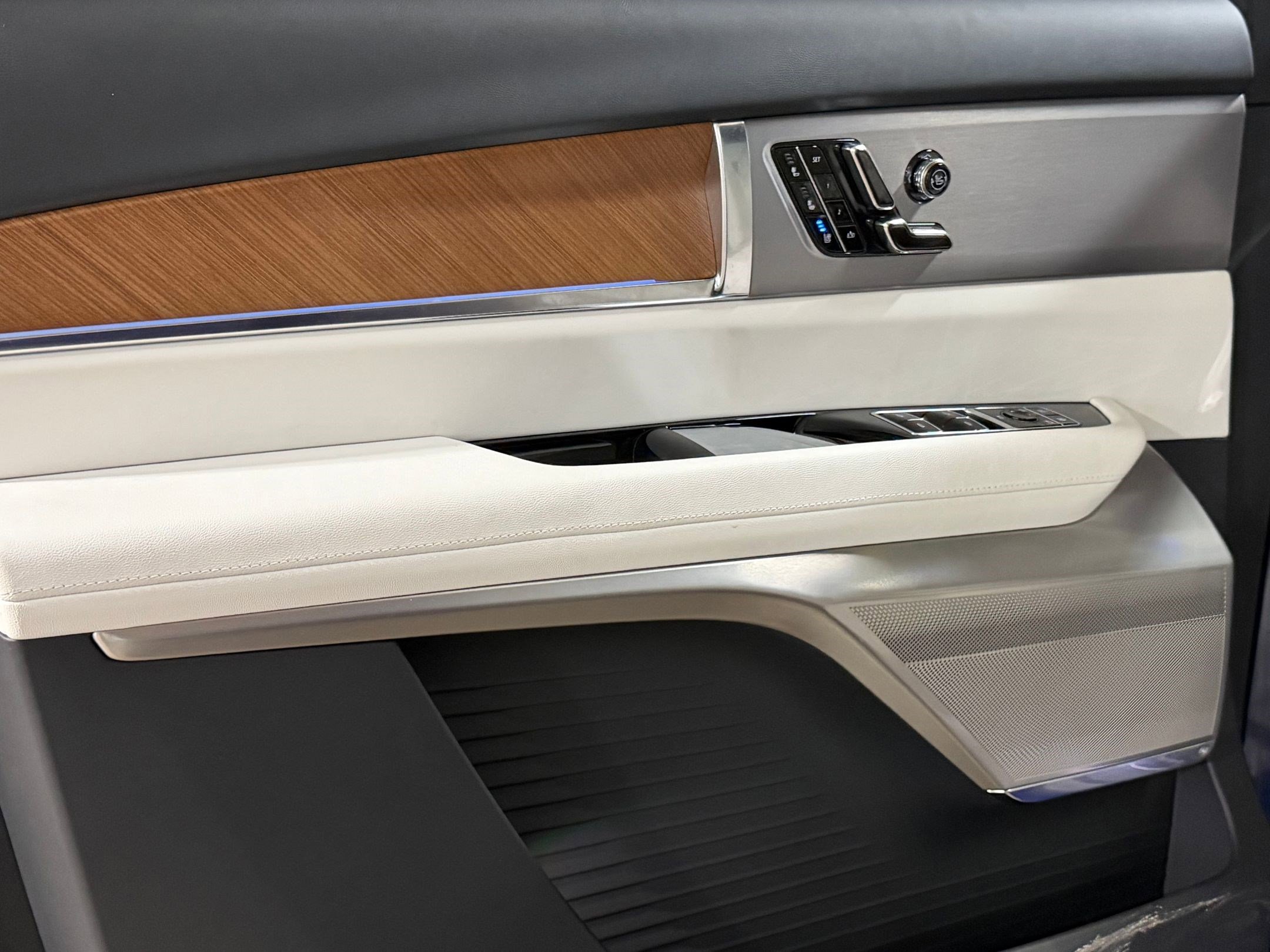 New 2026 Cadillac Vistiq Sport image 12