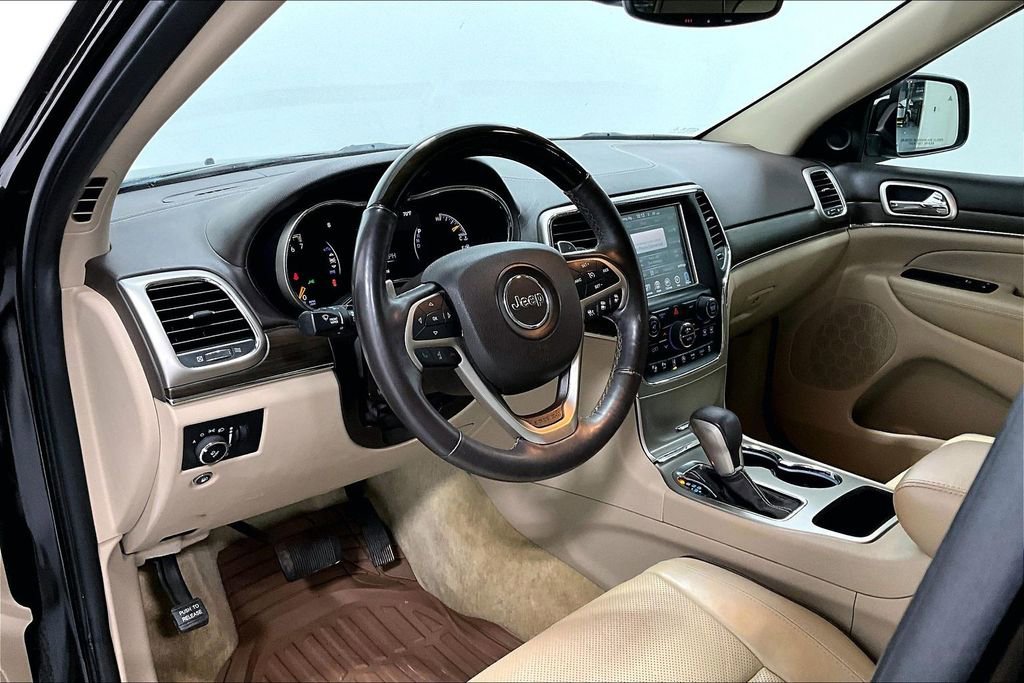 Used 2017 Jeep Grand Cherokee Overland w/ Jeep Active Safety Group image 16