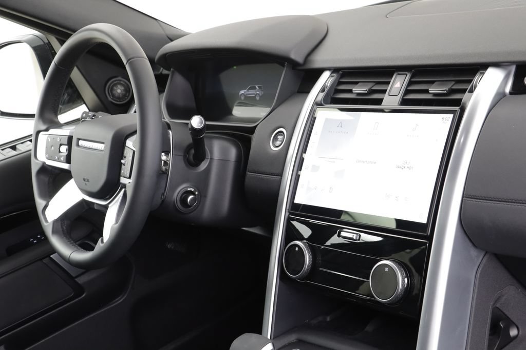 Certified 2025 Land Rover Discovery S AWD/4WD image 22