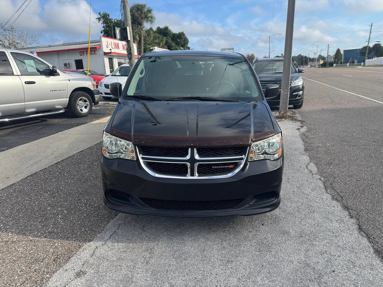 Used 2013 Dodge Grand Caravan American Value Package w/ UConnect Hands-Free Group FWD image 3