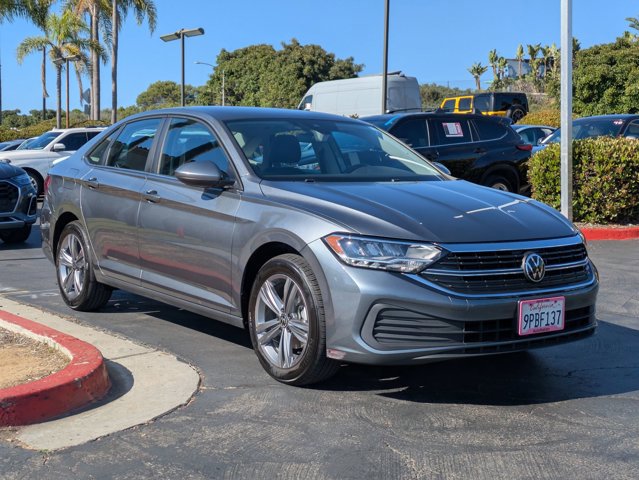 Certified 2024 Volkswagen Jetta SE image 3