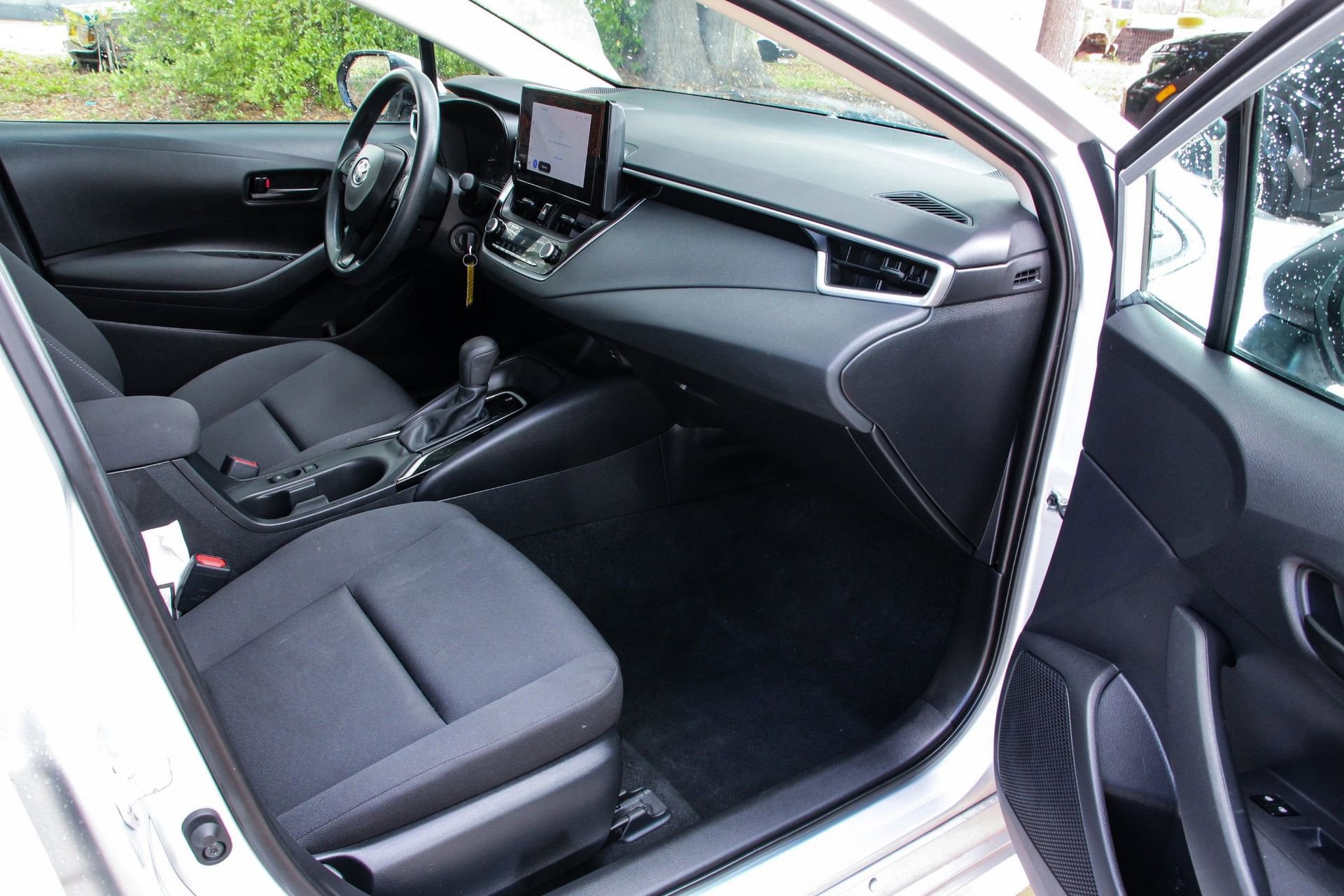 Used 2024 Toyota Corolla LE FWD image 27