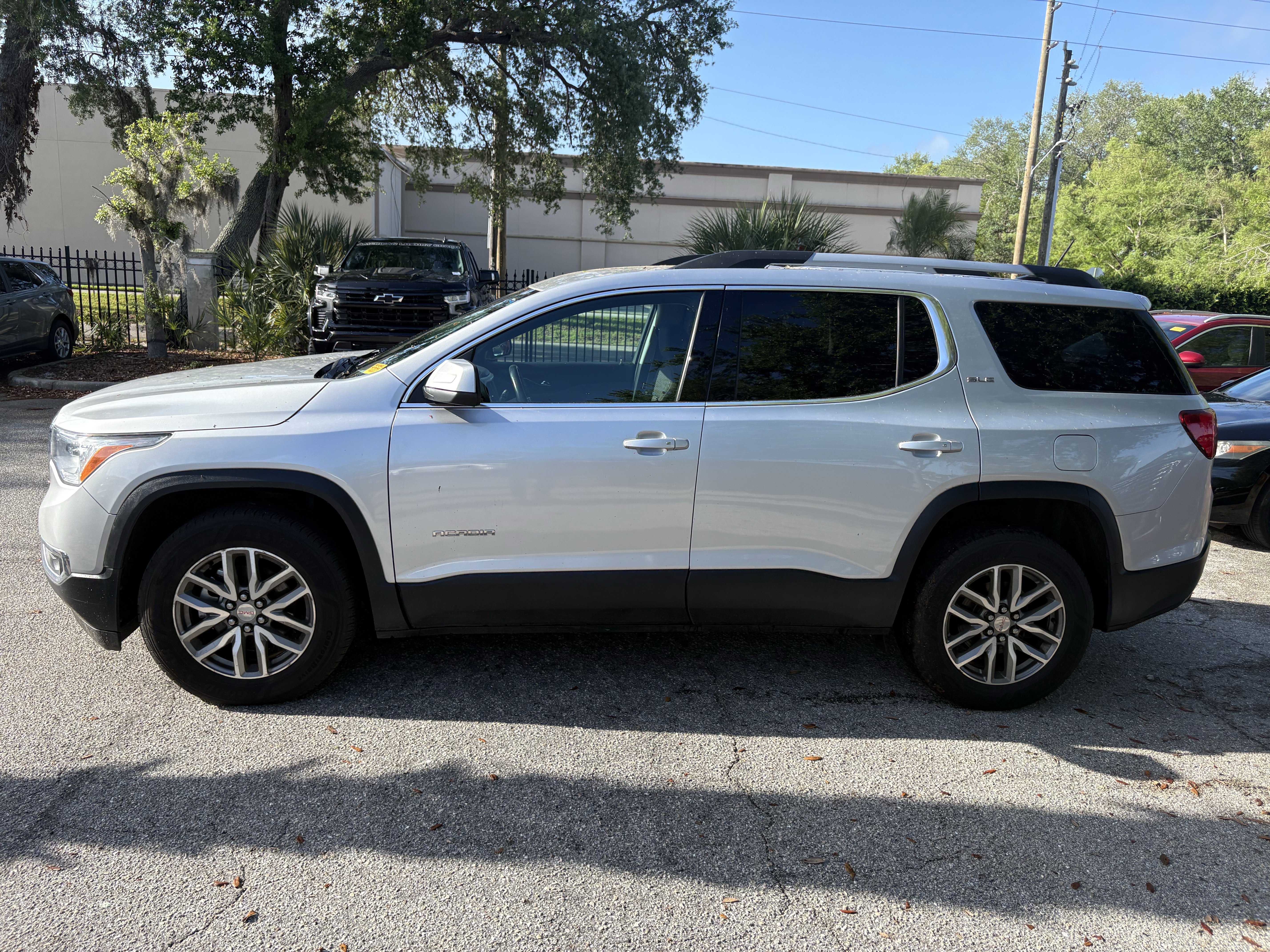 Used 2018 GMC Acadia SLE w/ Driver Alert Package I image 4