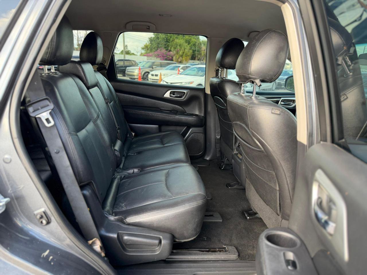 Used 2015 Nissan Pathfinder SV FWD image 16
