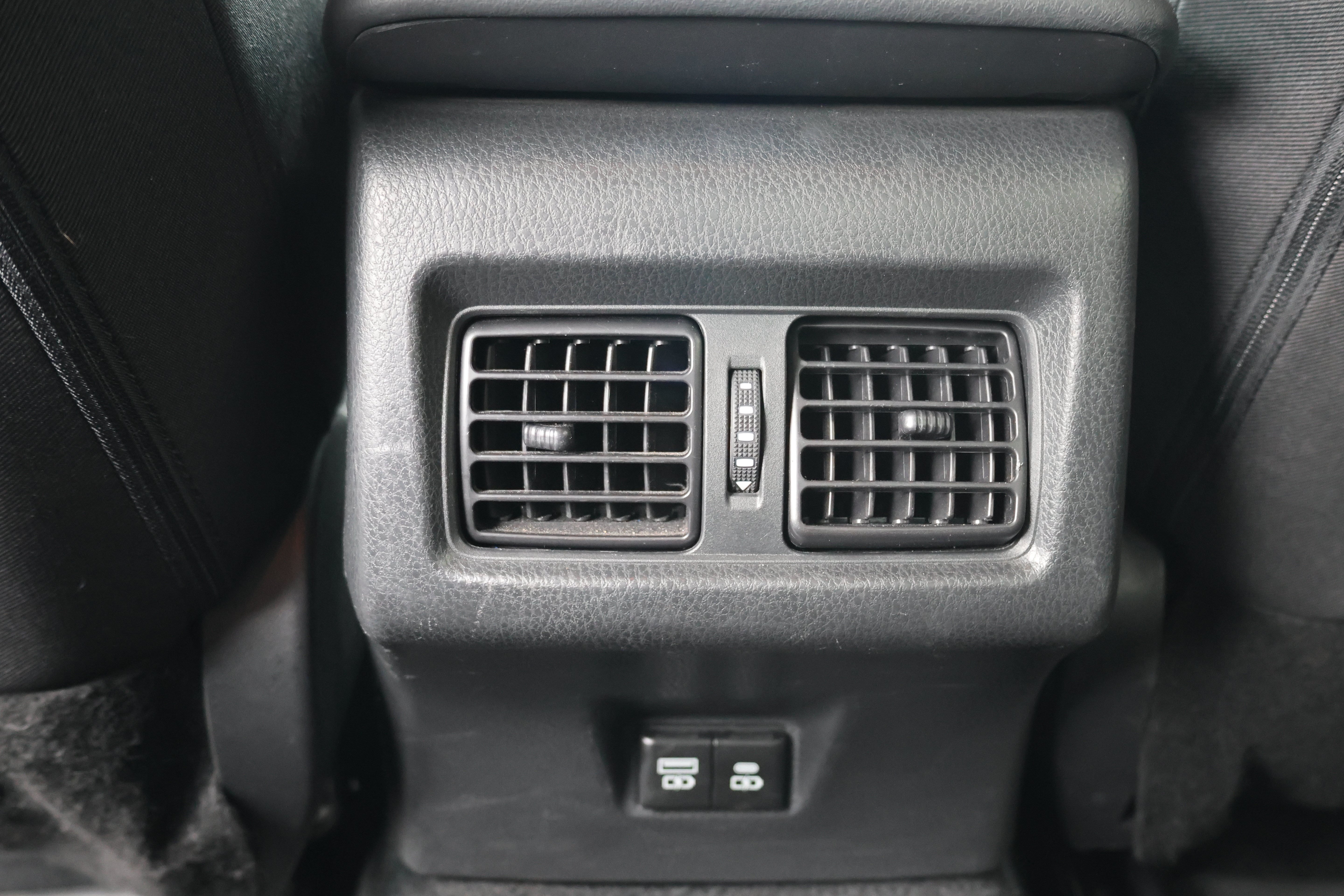 Used 2025 Toyota Camry LE FWD image 16