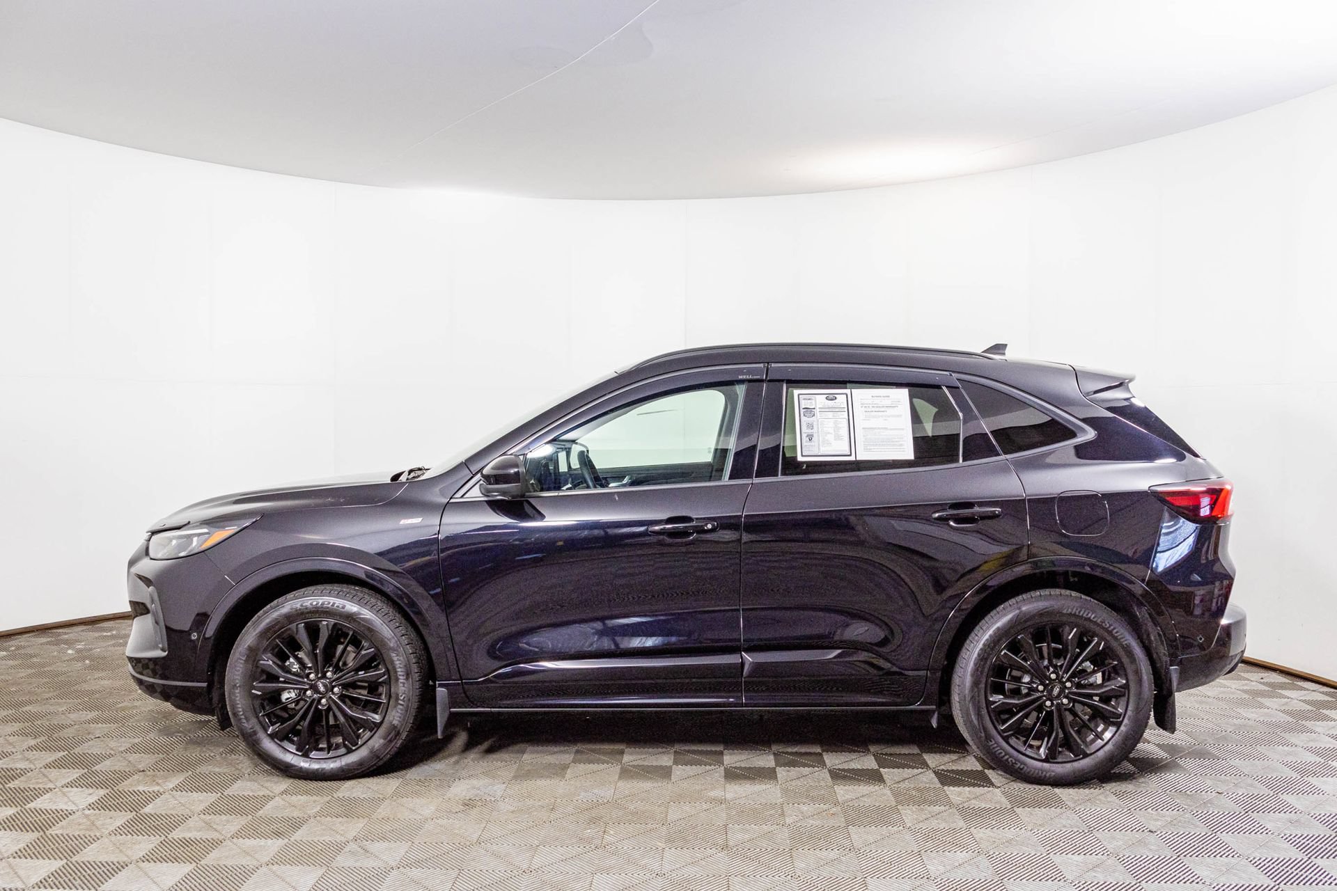 Used 2024 Ford Escape ST-Line Elite w/ Premium Technology Package AWD/4WD image 24