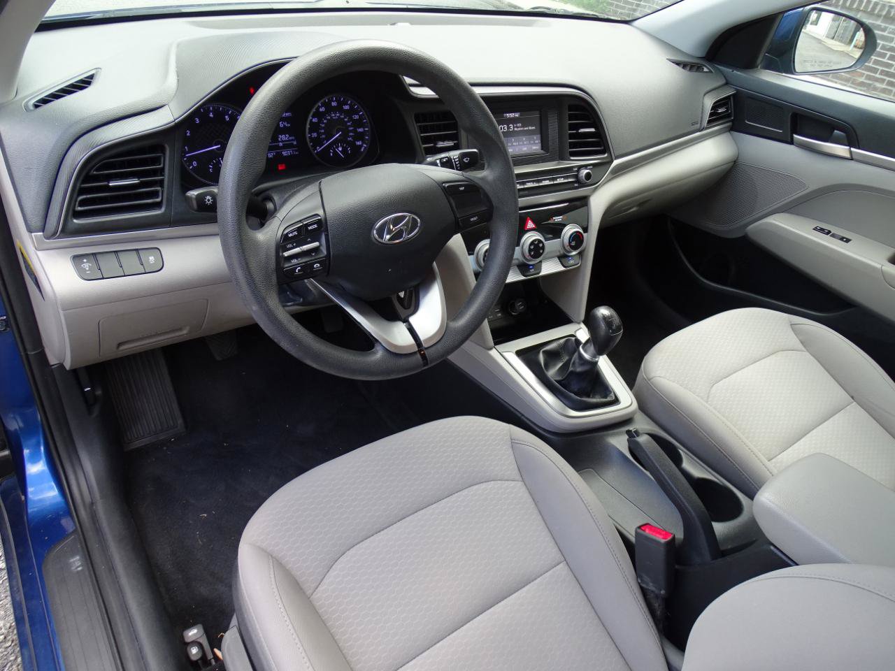 Used 2019 Hyundai Elantra SE FWD image 14