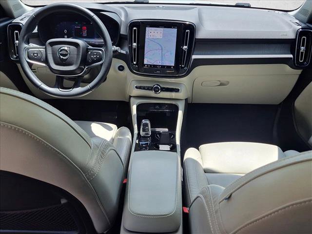 Used 2023 Volvo XC40 B5 Plus w/ Driver Assist Package AWD/4WD image 17