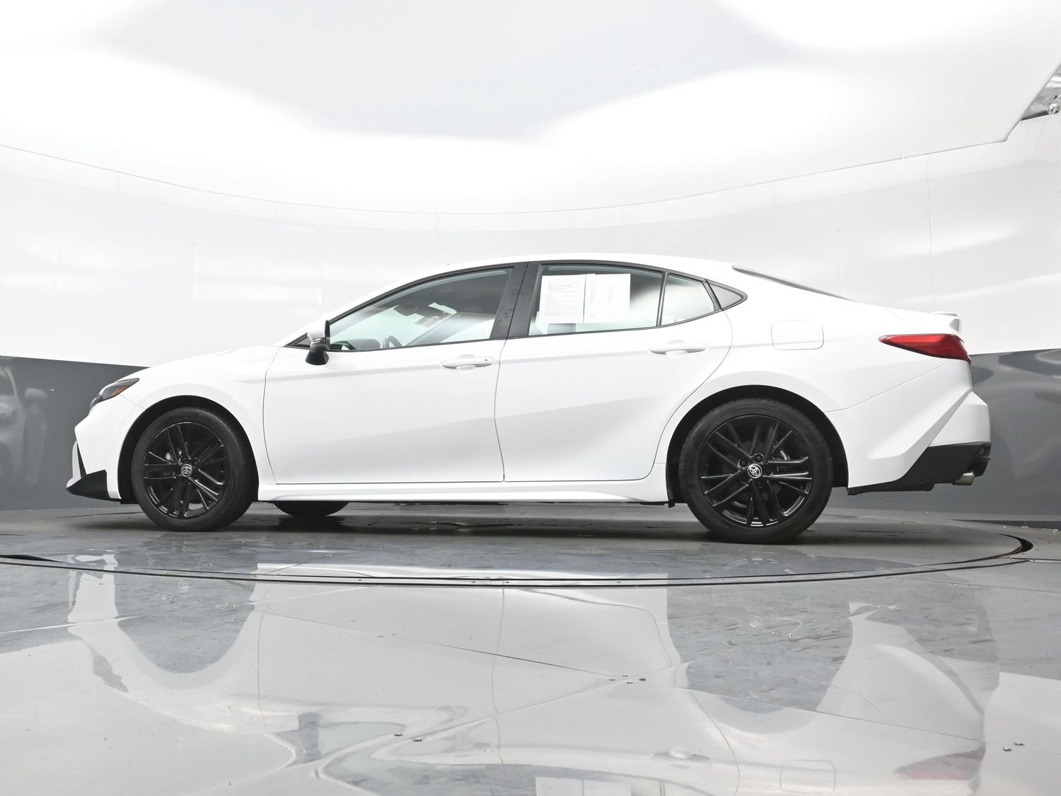 Used 2025 Toyota Camry SE FWD image 30