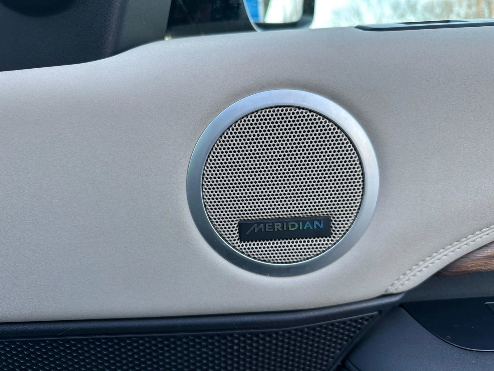 Used 2017 Land Rover Discovery HSE image 52