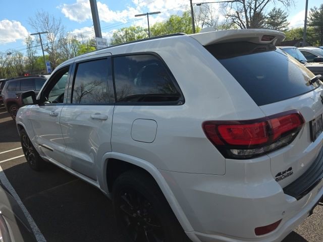 Used 2017 Jeep Grand Cherokee Altitude image 8