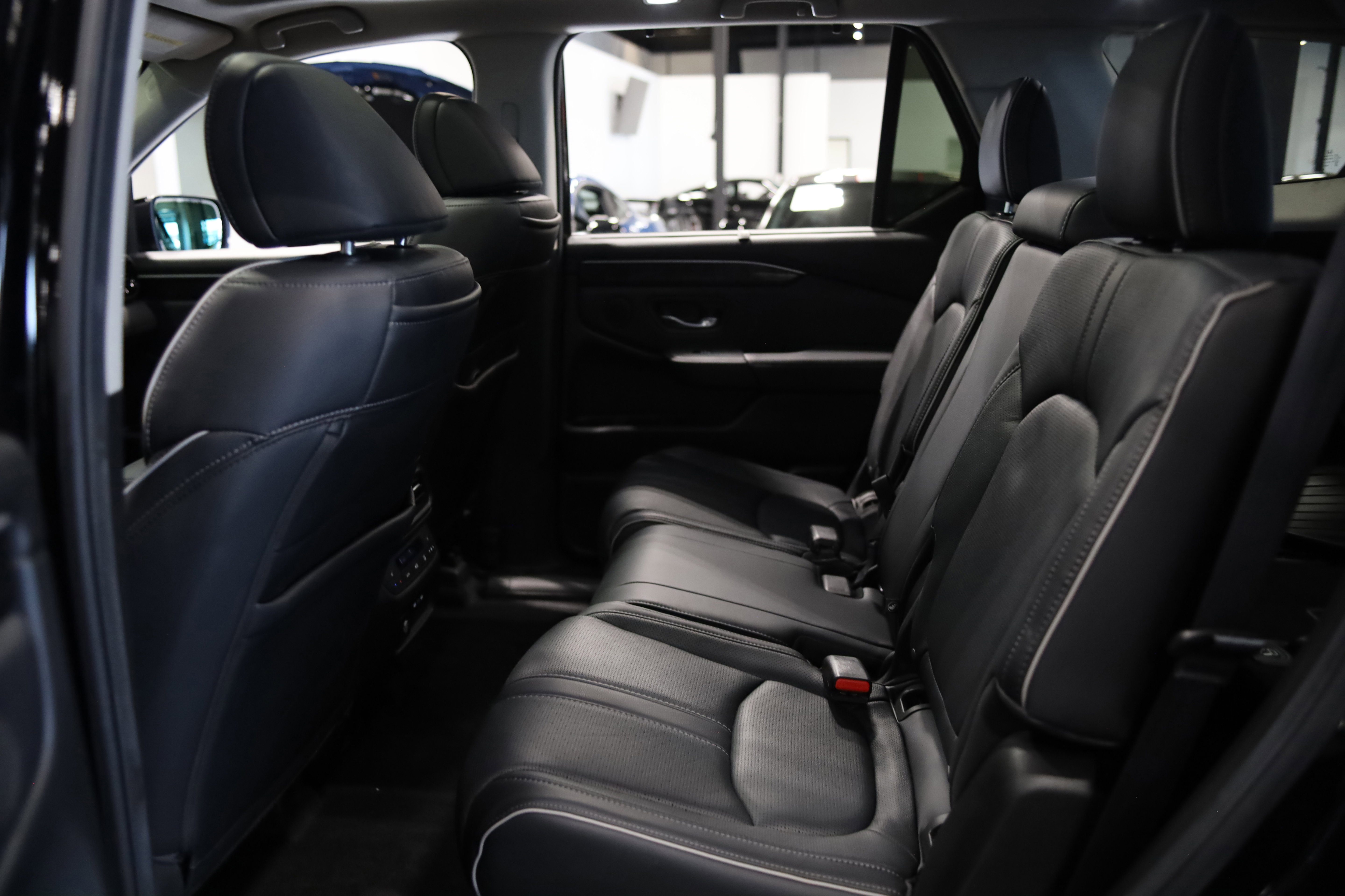 Used 2025 Honda Pilot Elite image 38