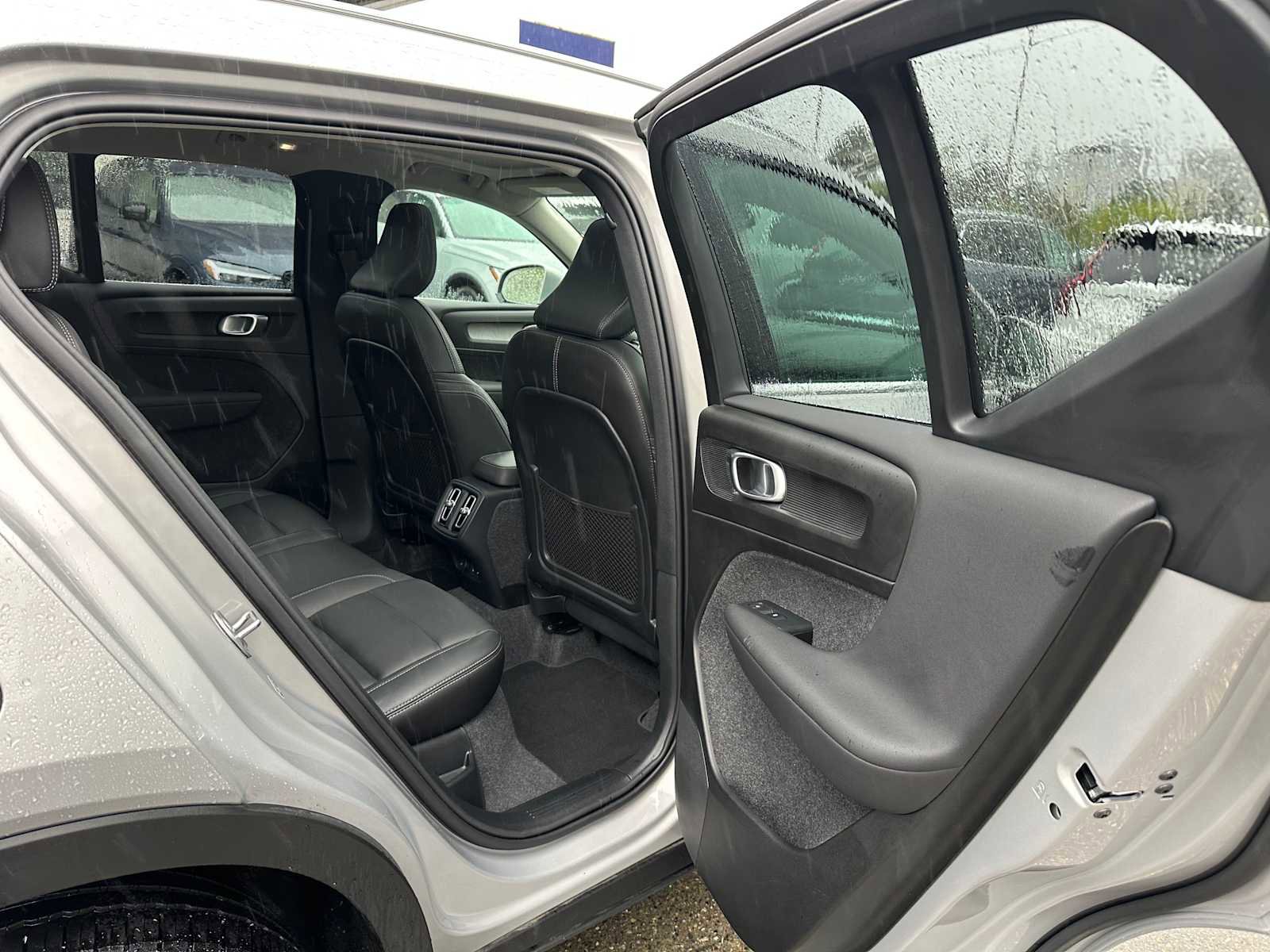 Certified 2025 Volvo XC40 B5 Plus AWD/4WD image 14