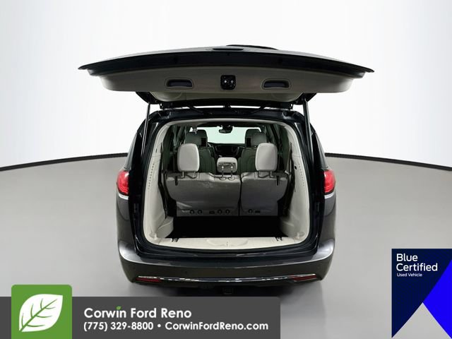 Used 2017 Chrysler Pacifica Limited FWD image 33