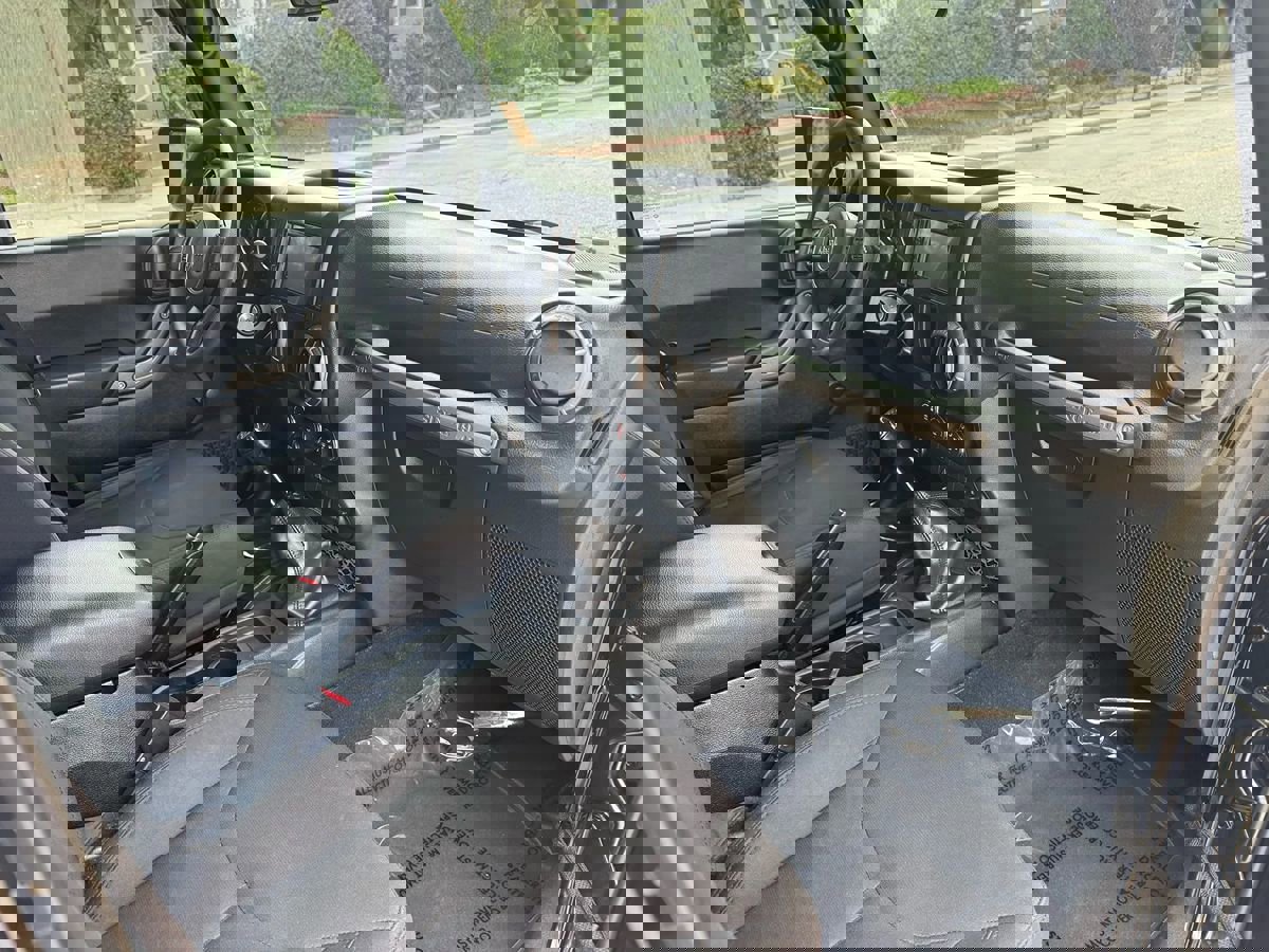 Used 2018 Jeep Wrangler Unlimited Sport image 14