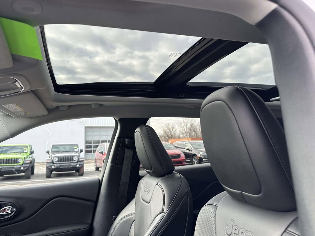 Used 2023 Jeep Cherokee Altitude Lux w/ Lux Elite Package image 20