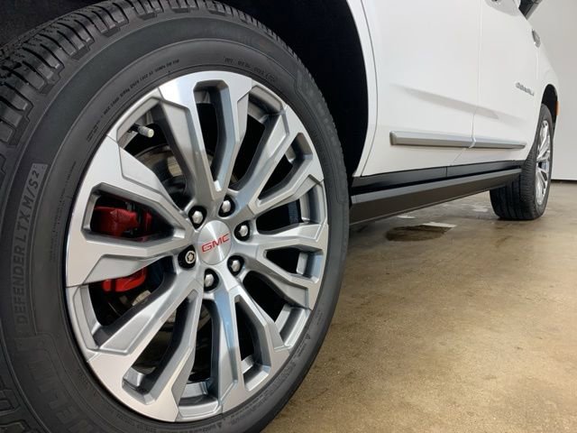 Used 2021 GMC Yukon Denali w/ Denali Premium Package image 9