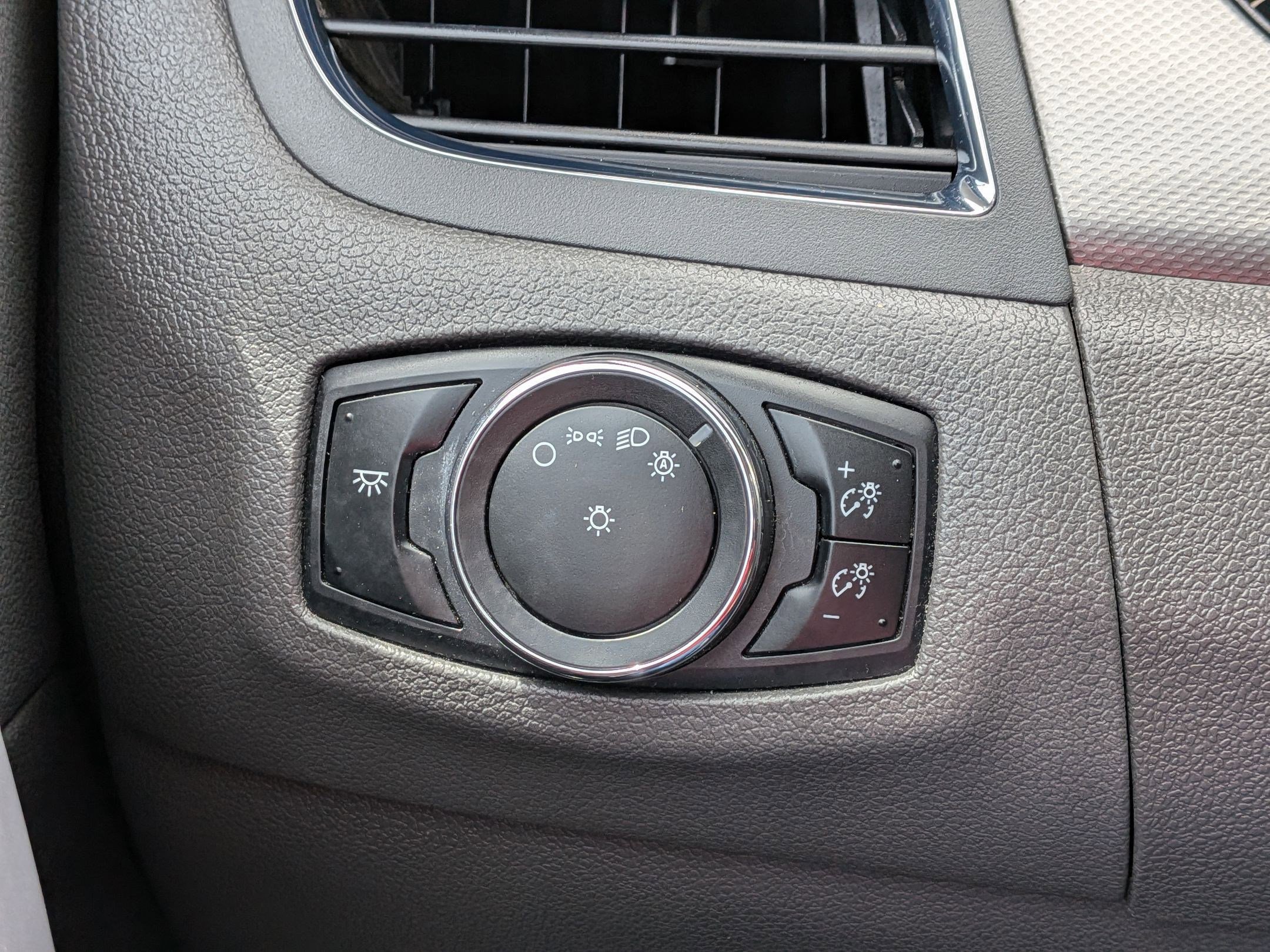 Used 2014 Ford Edge SEL AWD/4WD image 18