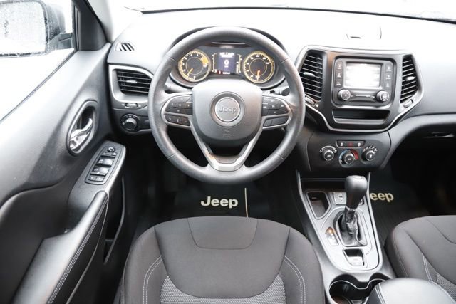 Used 2019 Jeep Cherokee Sport image 15