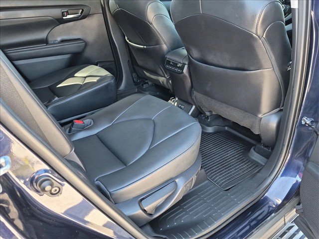 Used 2021 Toyota Highlander XLE FWD image 20
