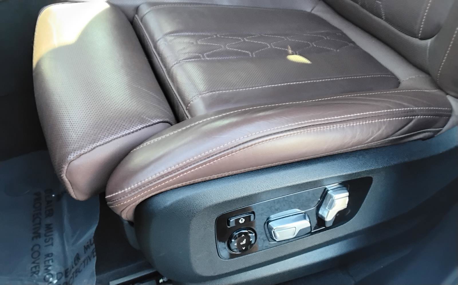 Used 2023 BMW X7 M60i w/ Executive Package image 18