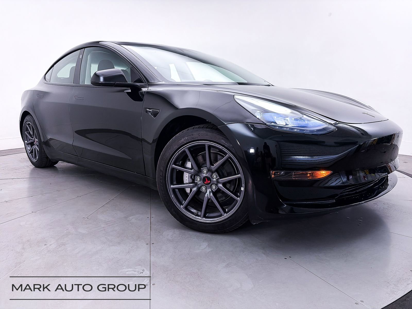 Used 2023 Tesla Model 3 Standard Range RWD image 1