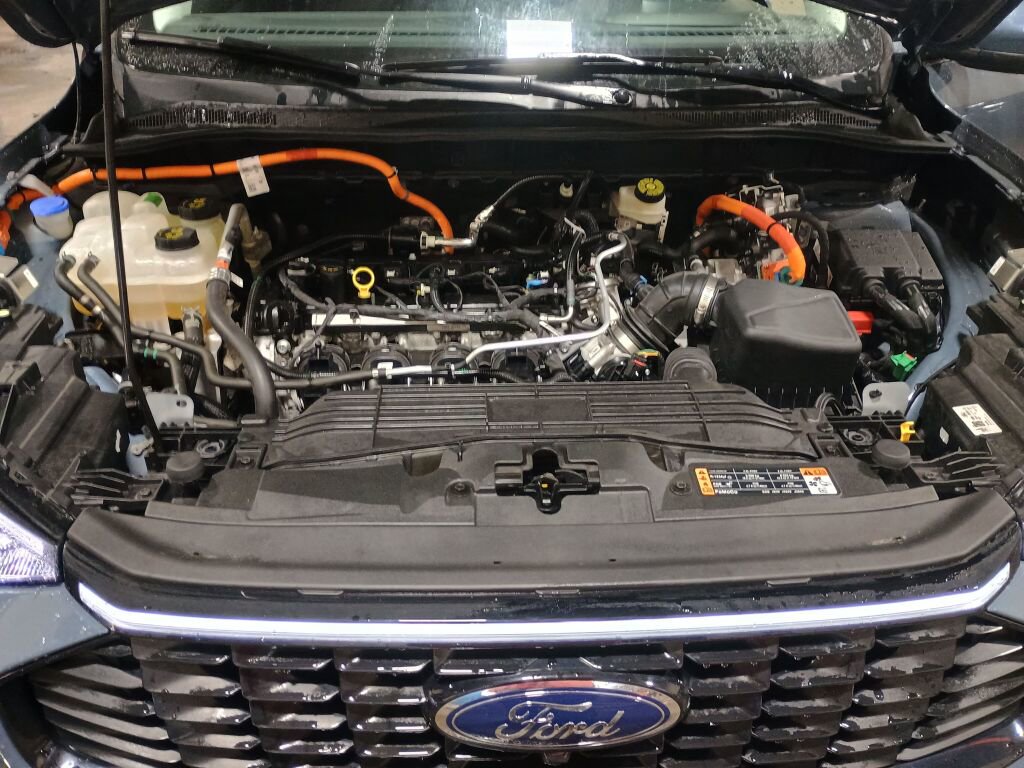 Used 2025 Ford Escape Platinum w/ Premium Technology Package image 31