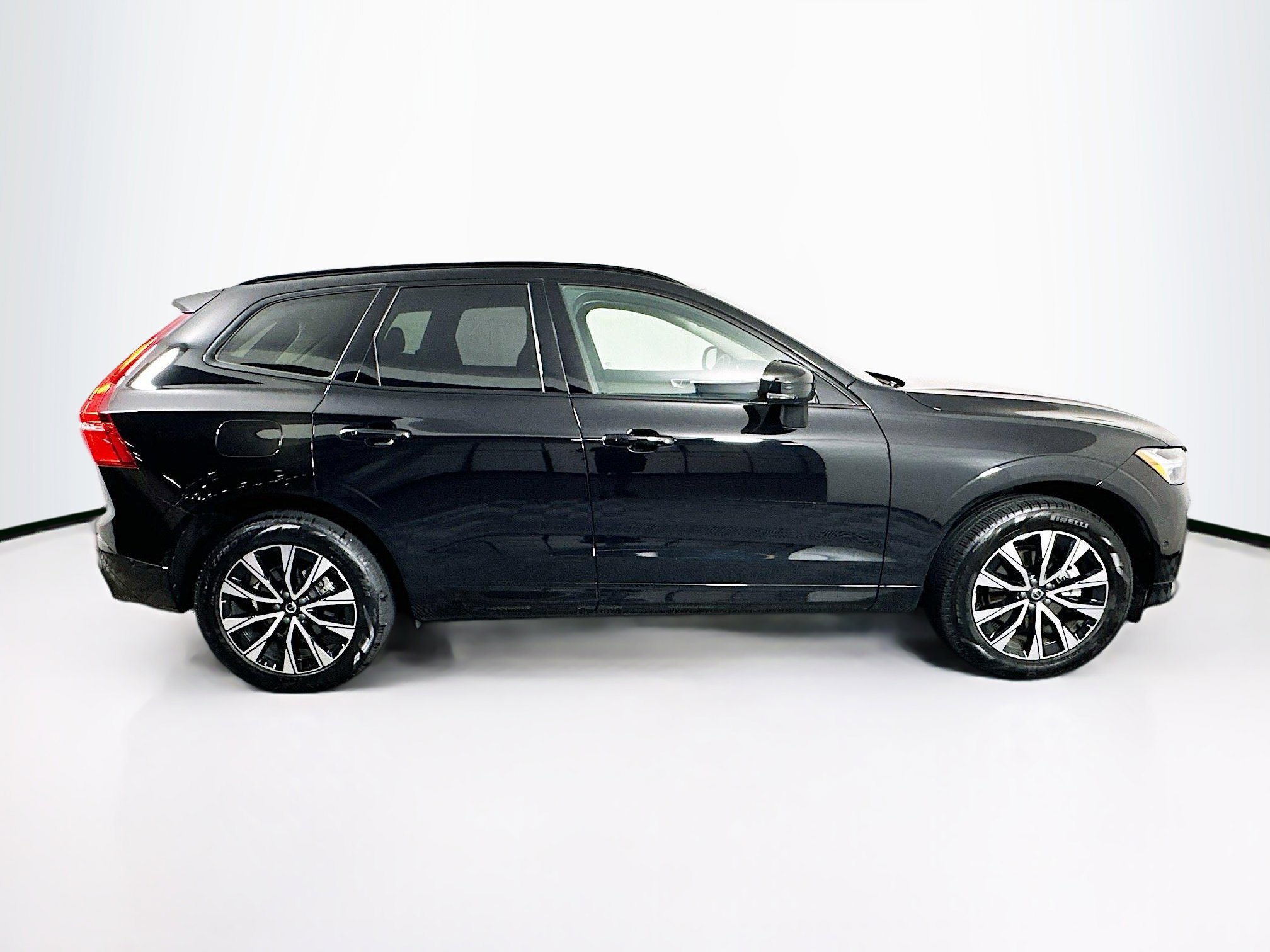Used 2025 Volvo XC60 B5 Plus w/ Climate Package image 10