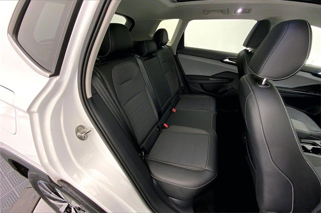 Certified 2022 Volkswagen Taos SE image 27