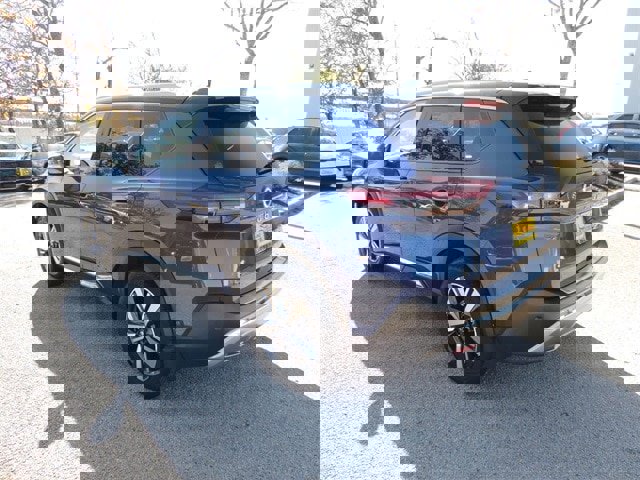 Used 2021 Nissan Rogue Platinum image 7