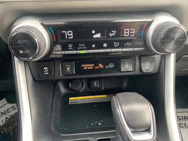 Used 2021 Toyota RAV4 XLE Premium image 18