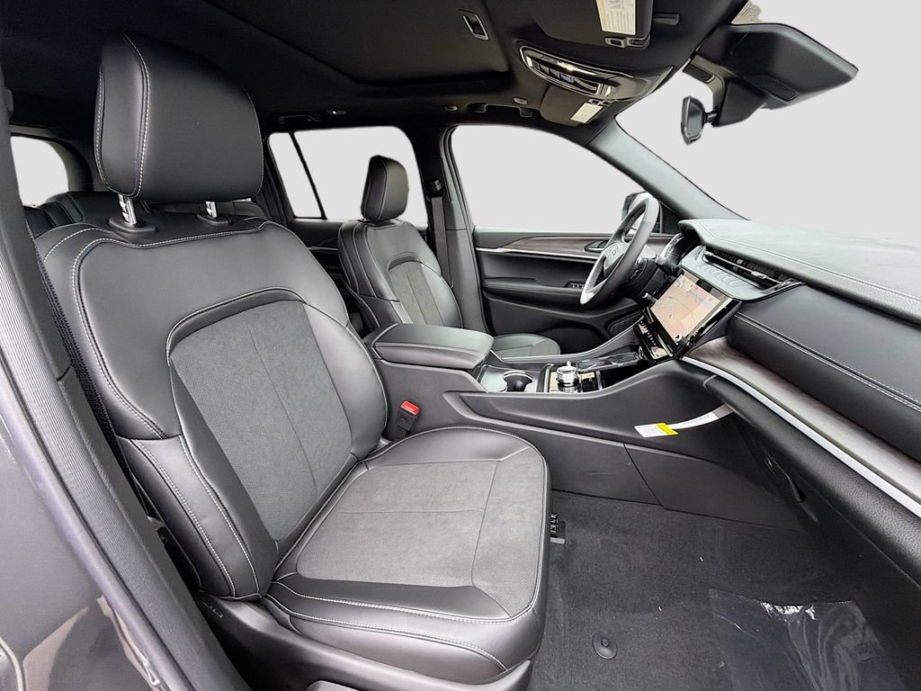 New 2026 Jeep Grand Cherokee Altitude AWD/4WD image 15