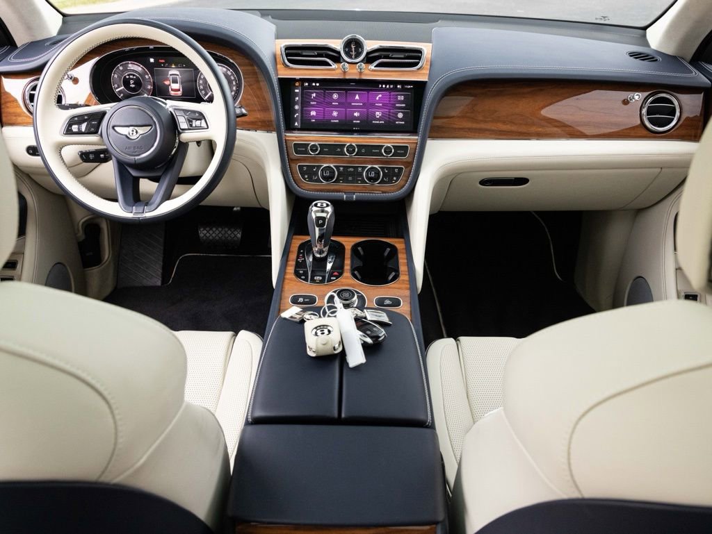 Used 2024 Bentley Bentayga image 53