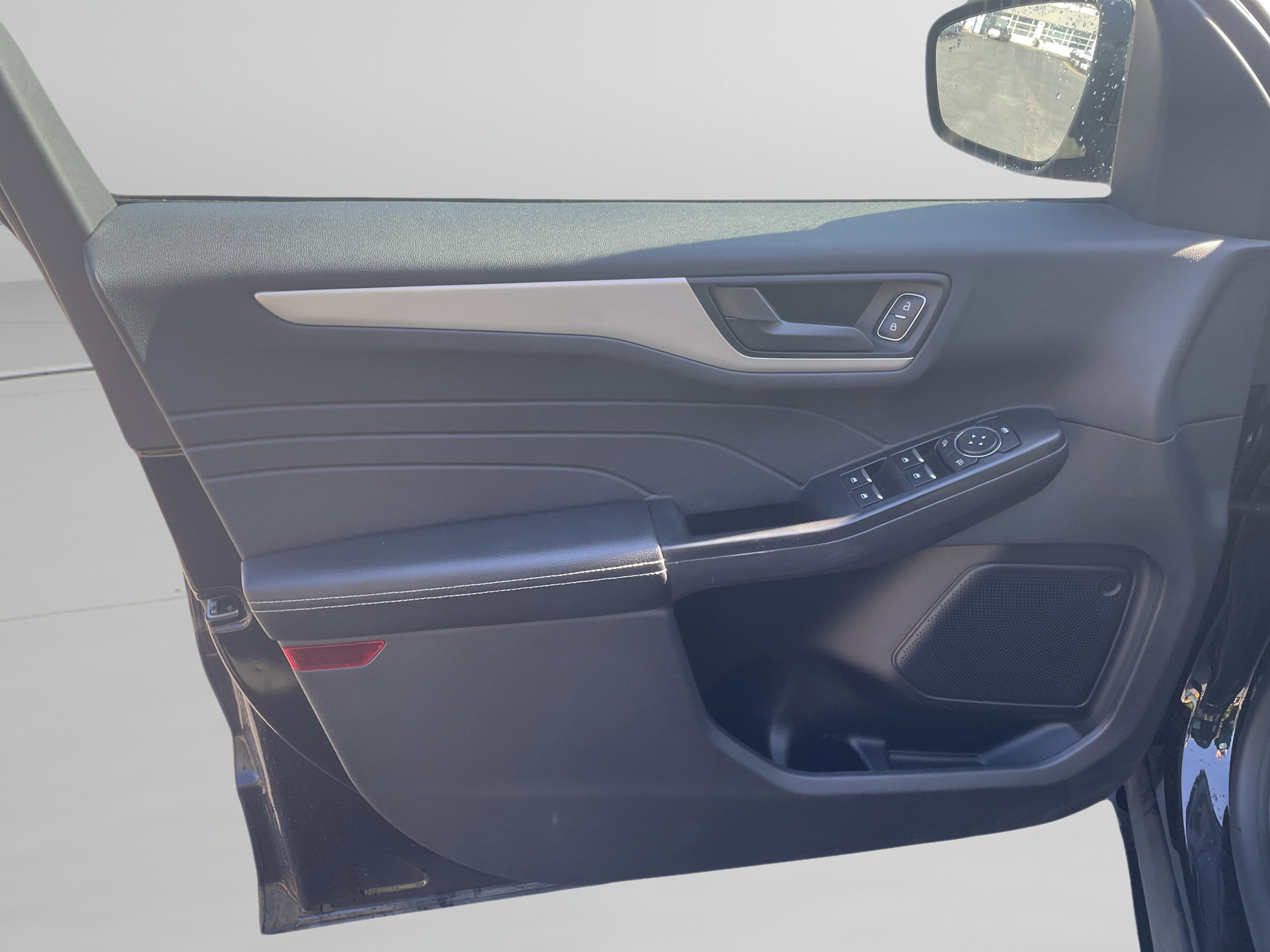 Used 2022 Ford Escape SE image 13